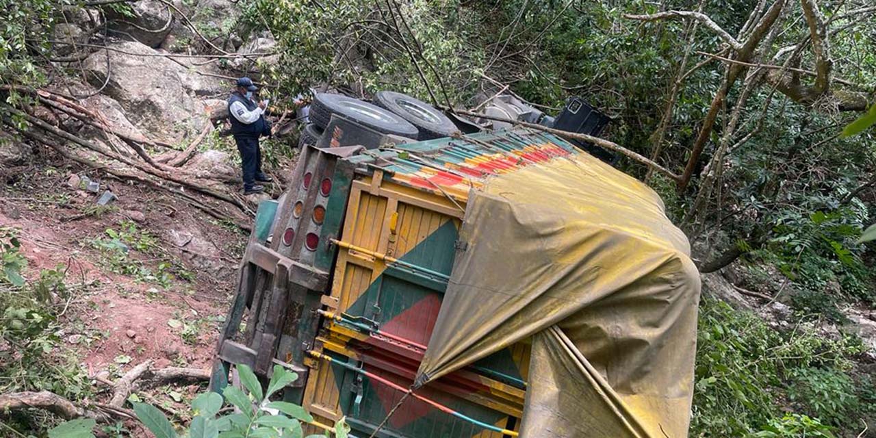 Vuelca torton en la carretera 131 | El Imparcial de Oaxaca