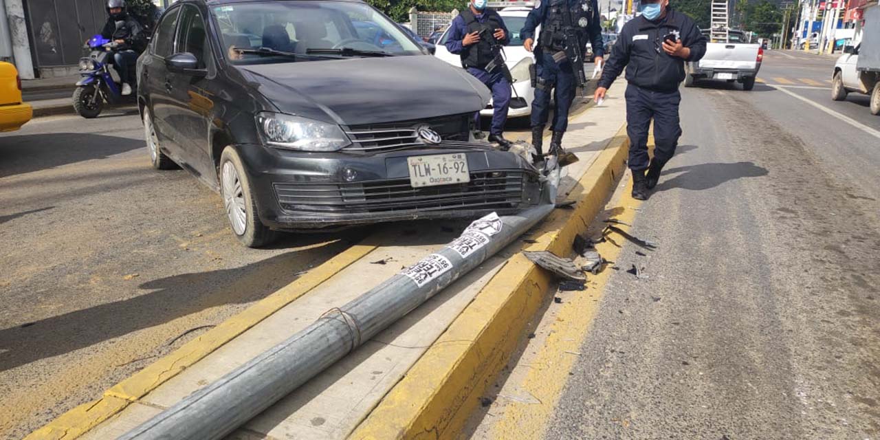 Se estrella contra poste de alumbrado en la capital