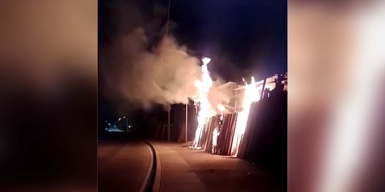 Incendian puestos de madera | El Imparcial de Oaxaca