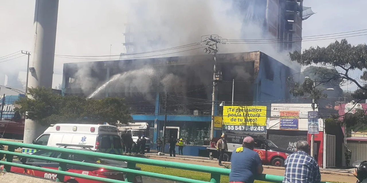 Fuego devora Galerías El Triunfo en CdMX: “Pensamos que estaba temblando” | El Imparcial de Oaxaca