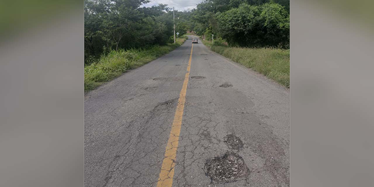 Urge, intervención de personal de SCT en la carretera federal 135 | El Imparcial de Oaxaca