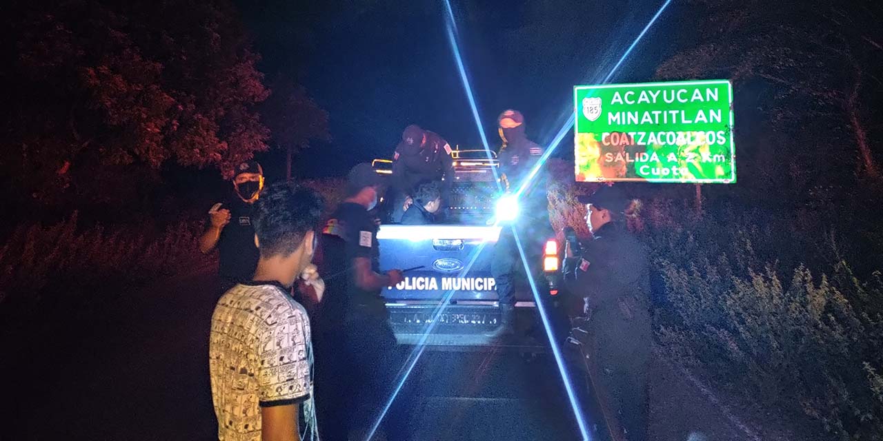 Impacta su vehículo contra un árbol al regresar de una fiesta | El Imparcial de Oaxaca