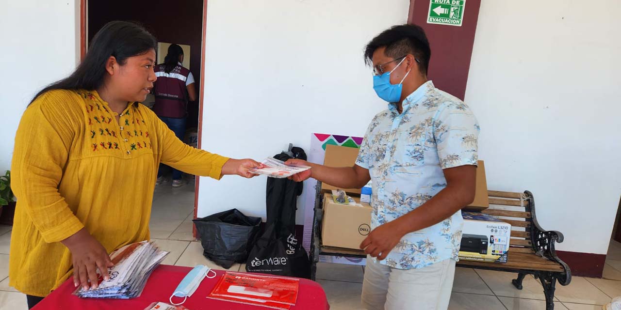 Sepia entrega apoyos en San Pedro Pochutla  | El Imparcial de Oaxaca