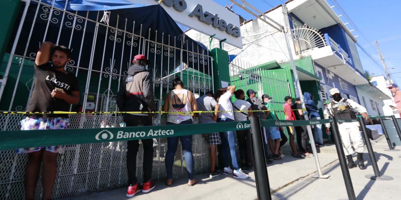 Migrantes abarrotan bancos y supermercados en Tapanatepec | El Imparcial de Oaxaca