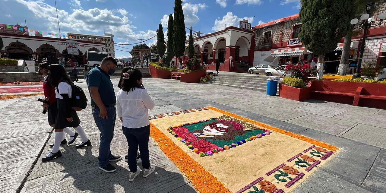 Adornan con tapetes la plaza de Tlaxiaco | El Imparcial de Oaxaca