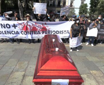 Fatídico liderazgo de Oaxaca en agresión a periodistas