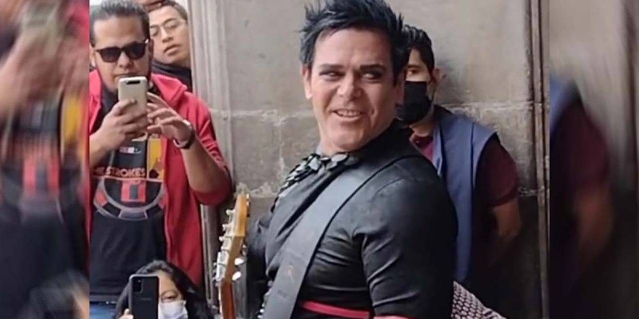(VIDEO) ¡Sorprende guitarrista de Rammstein; toca en el Zócalo! | El Imparcial de Oaxaca
