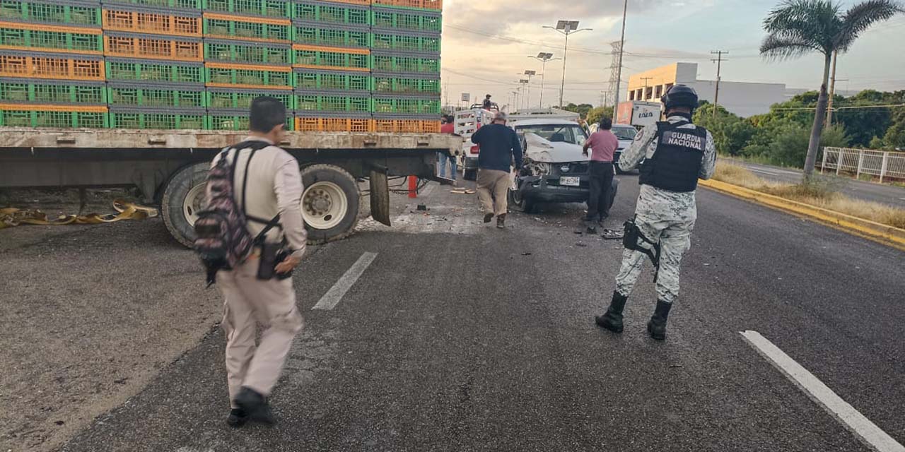 Aparatoso choque sobre la Carretera Transístmica