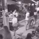 Video: Crossfiteros pasan corriendo por un restaurante y los comensales huyen despavoridos