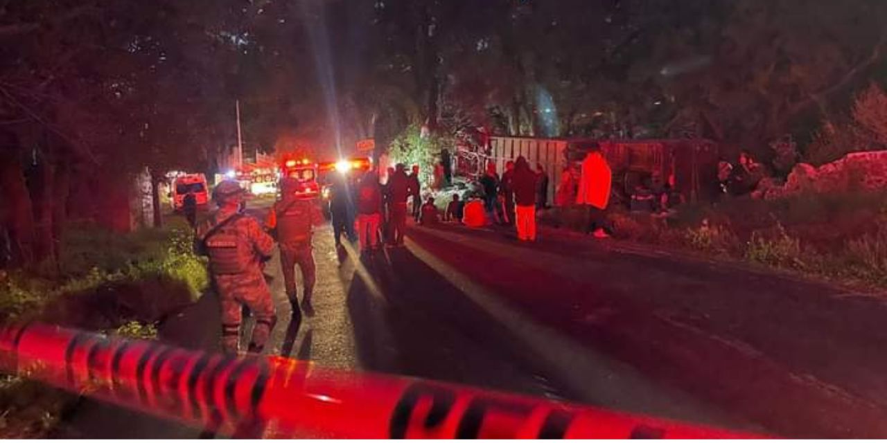 Se accidenta camión que trasladaba a grupo musical de Oaxaca; hay cuatro fallecidos | El Imparcial de Oaxaca