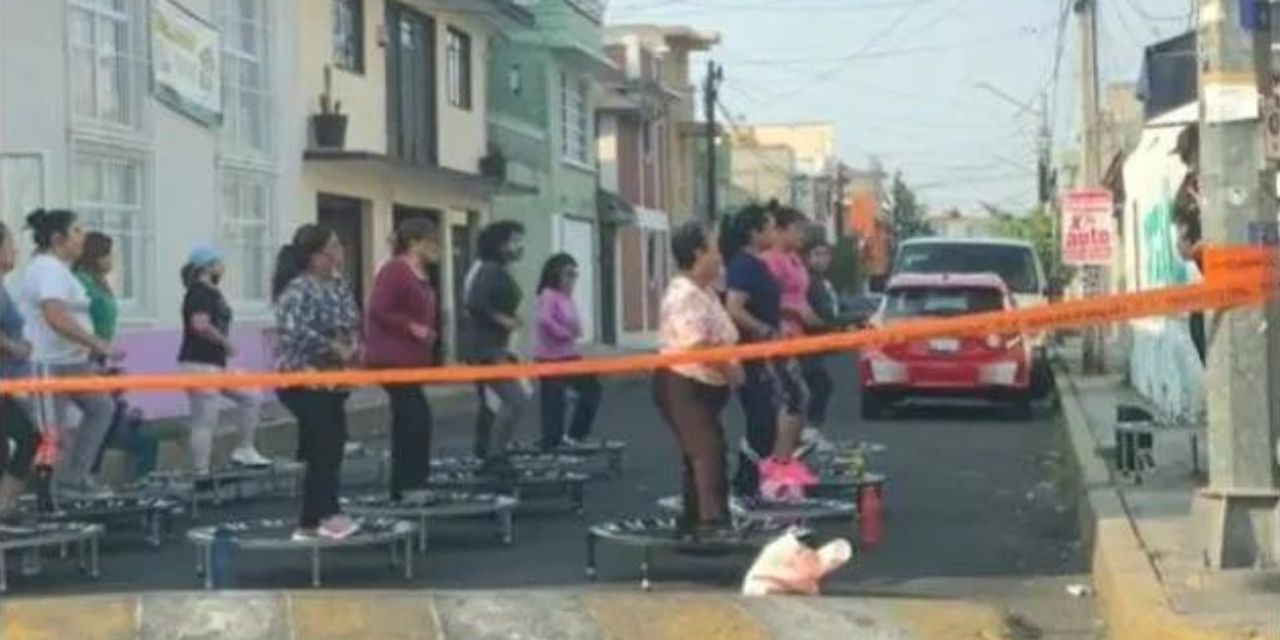Video: Mujeres que cierran calle para hacer ejercicio y video se vuelve viral | El Imparcial de Oaxaca