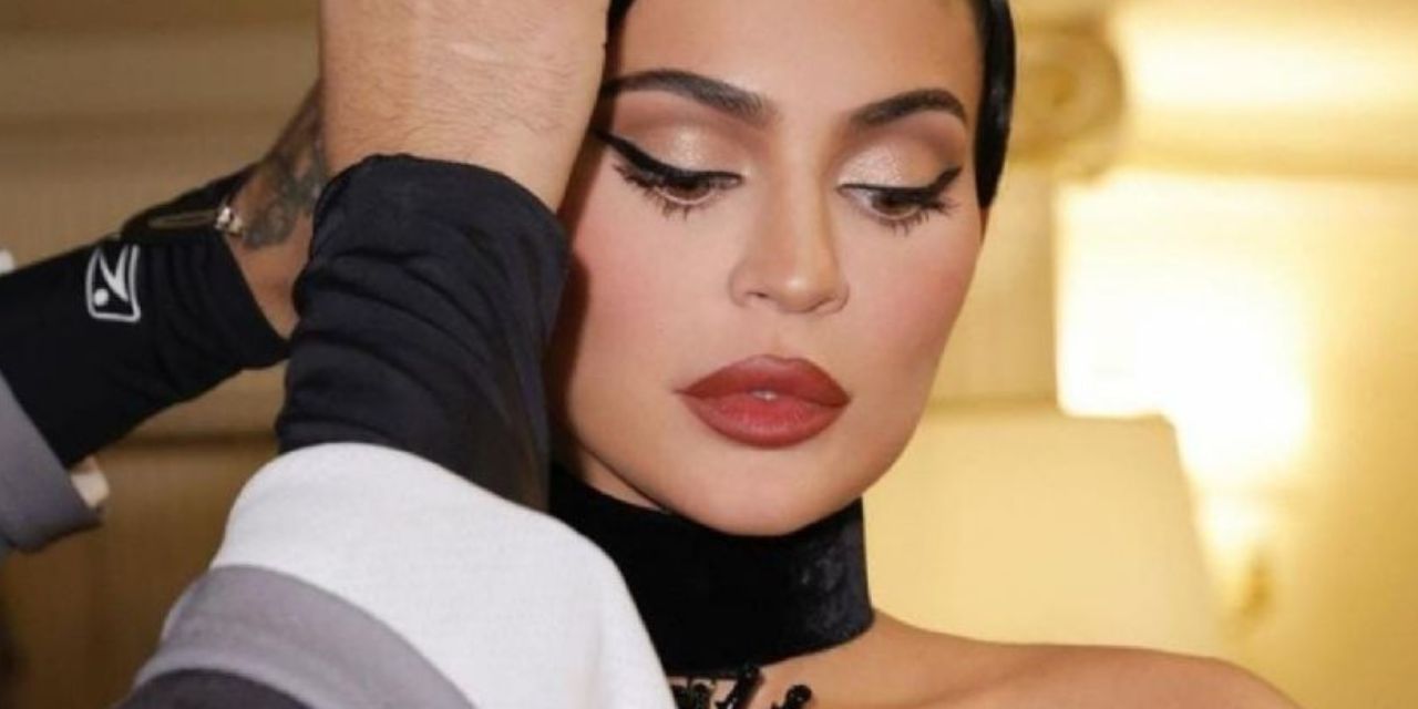 Kylie Jenner conquista París con el delineado efecto alargador de ojos | El Imparcial de Oaxaca