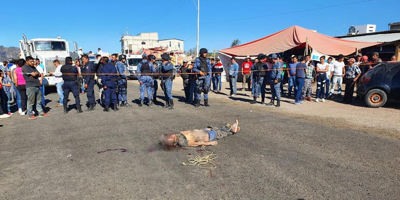(IMÁGENES SENSIBLES) “¿Te duele mucho?”: golpeado, semidesnudado y arrastrado; pobladores linchan a policía en Hidalgo | El Imparcial de Oaxaca