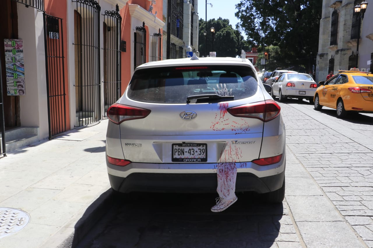 Decora su camioneta con un encajuelado | El Imparcial de Oaxaca