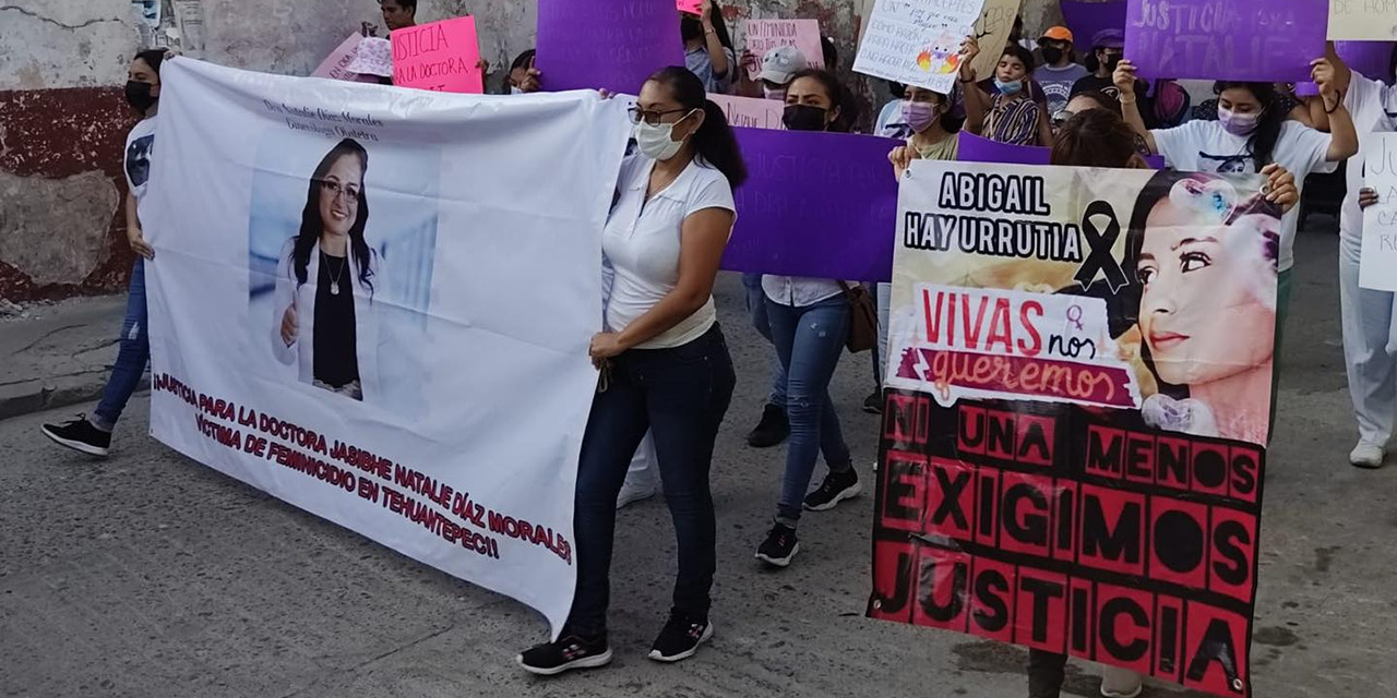 Marchan grupos feministas en exigencia de justicia | El Imparcial de Oaxaca