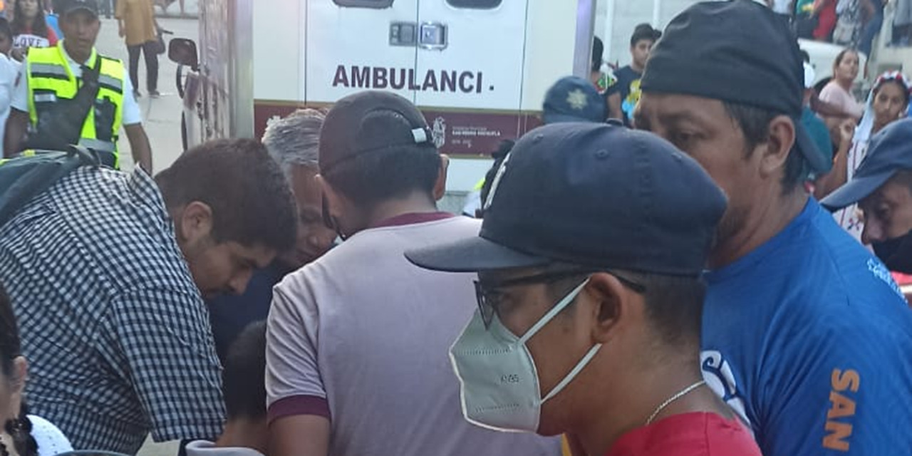 Estalla cohetón y lesiona a 5 en calenda de Pochutla | El Imparcial de Oaxaca