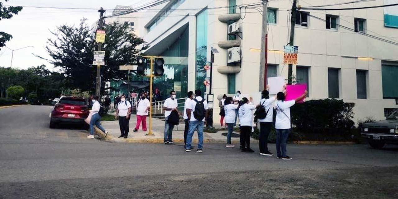 Condicionan levantar plantón en SSO a cambio de plazas | El Imparcial de Oaxaca
