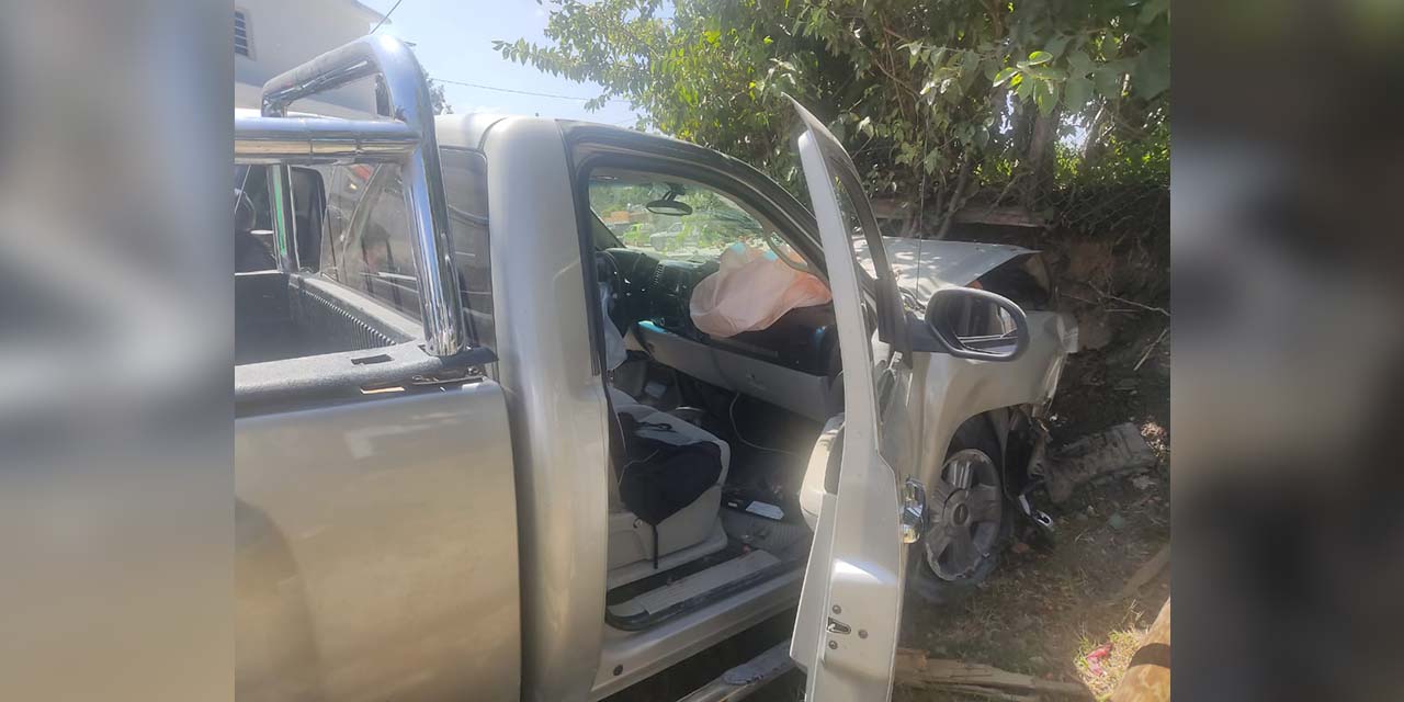 Choque con objeto fijo deja tres lesionados | El Imparcial de Oaxaca