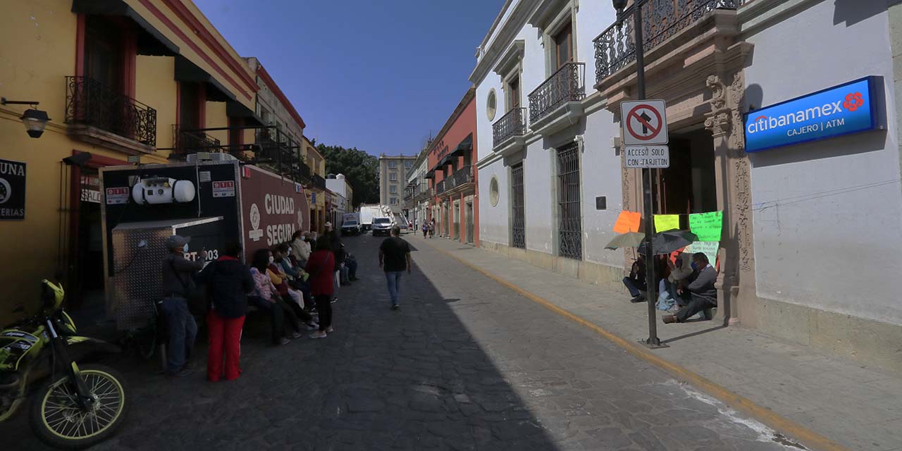 “Bolsean” bancos a oaxaqueños; persisten quejas por mal servicio | El Imparcial de Oaxaca