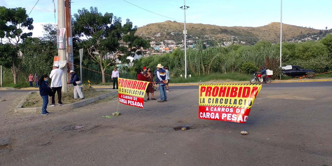 Bloquean por hundimiento vía con obras recién concluidas | El Imparcial de Oaxaca
