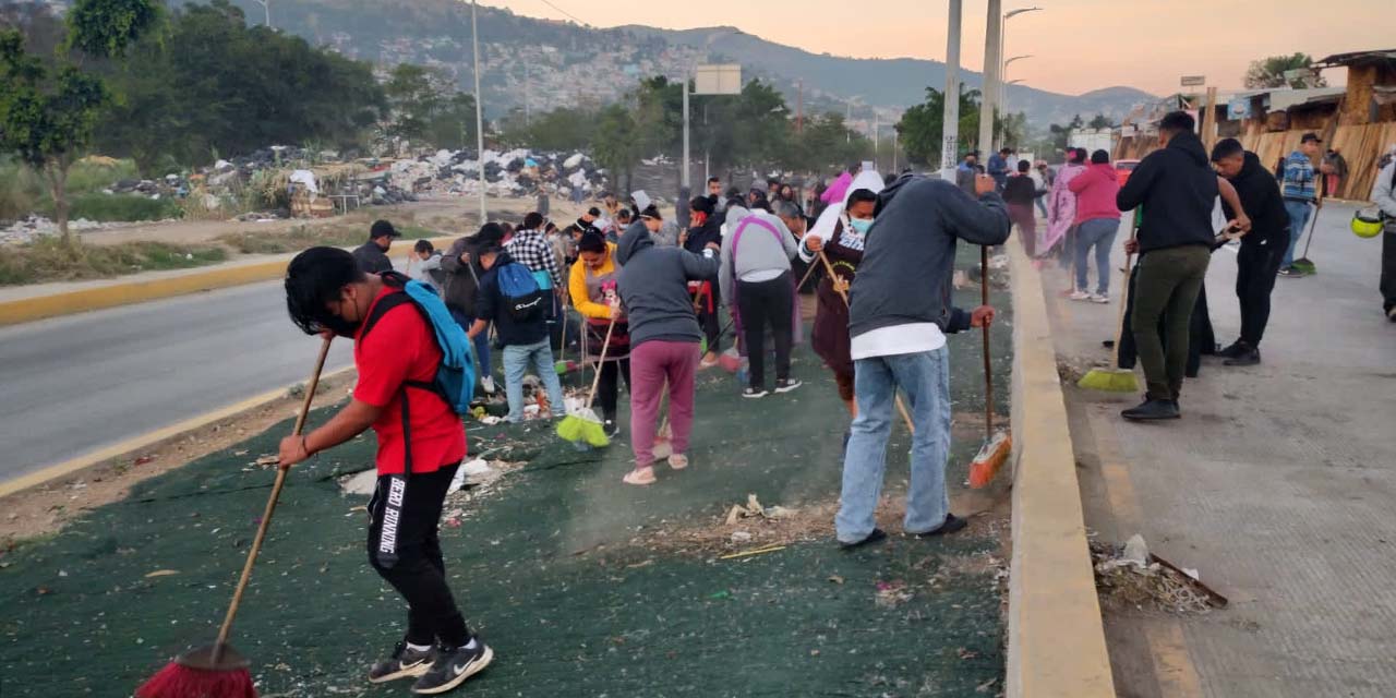 Comerciantes limpian con tequio; en Volcanes lidian con basurero | El Imparcial de Oaxaca