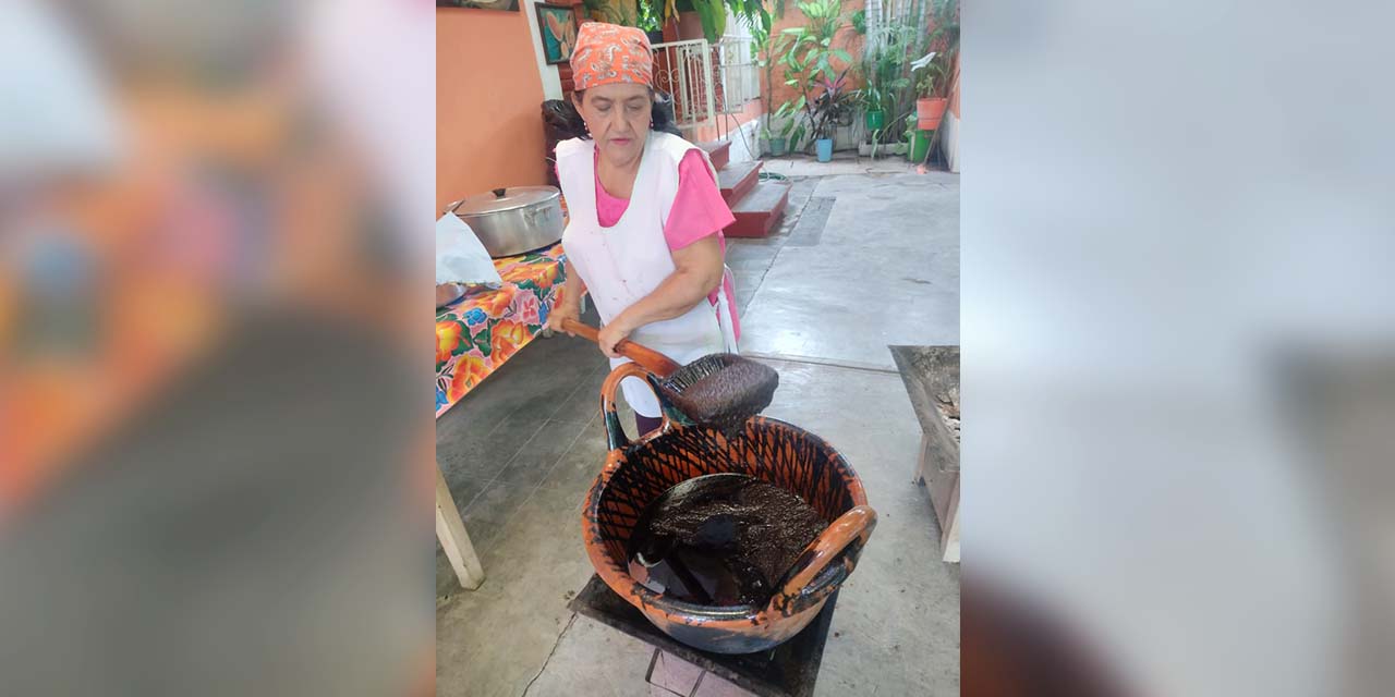 Perdura en Ciucatlán elaboración de la pasta de mole negro | El Imparcial de Oaxaca