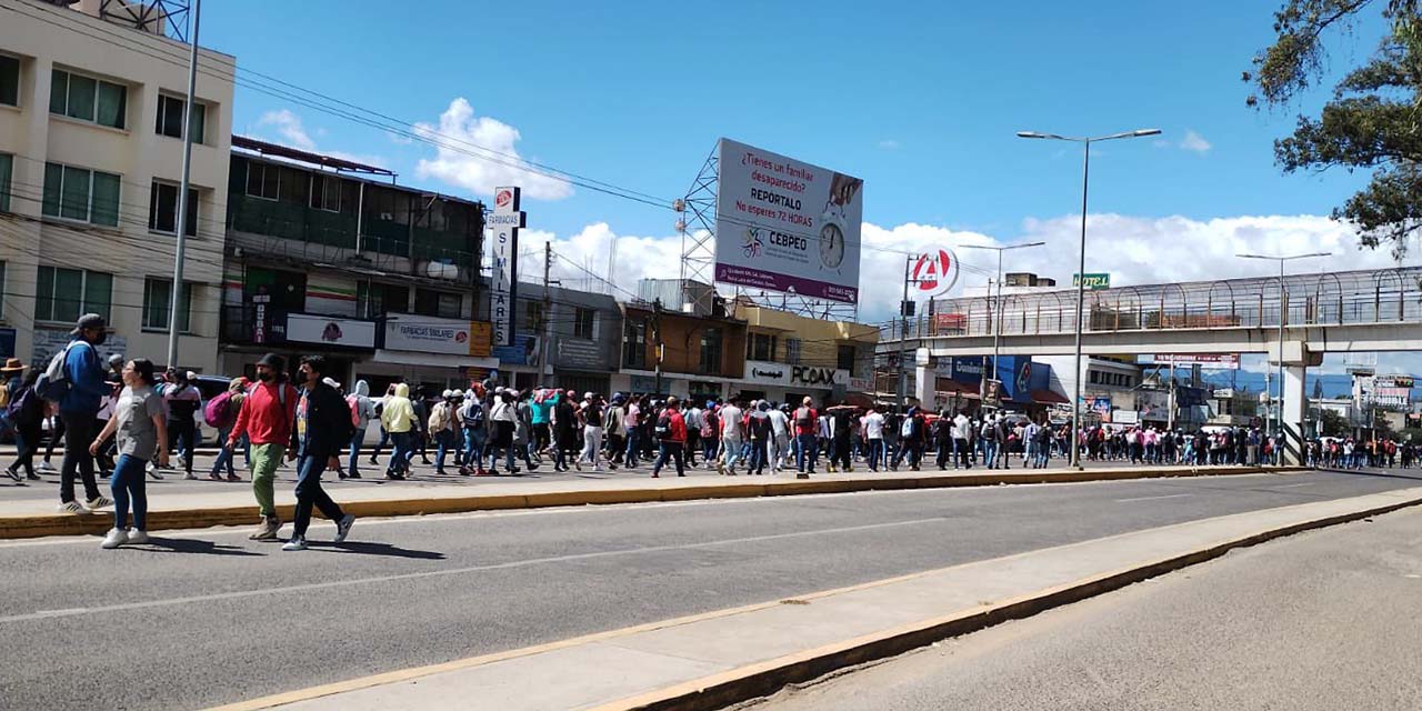 Otra de normalistas; marchan y rechazan malla curricular | El Imparcial de Oaxaca