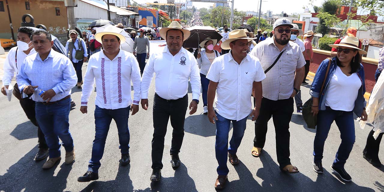A mano alzada, “elección” de dirigencia de la S-22 | El Imparcial de Oaxaca
