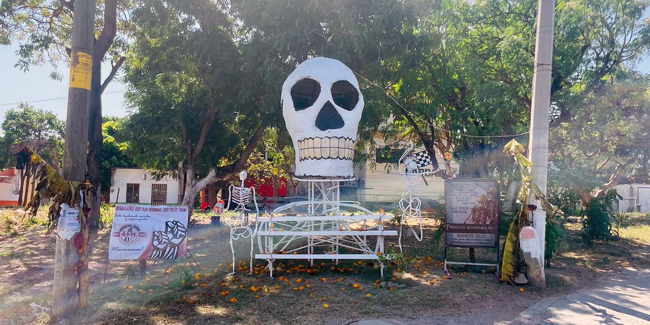 Exponen cráneo gigante en homenaje a los muertos | El Imparcial de Oaxaca