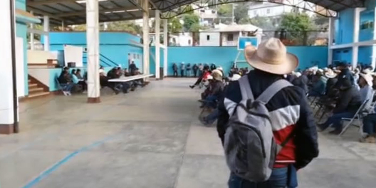 Las autoridades municipales liberadas aseguraron que se trató de una confusión Liberan a autoridades de Santos Reyes Pápalo | El Imparcial de Oaxaca