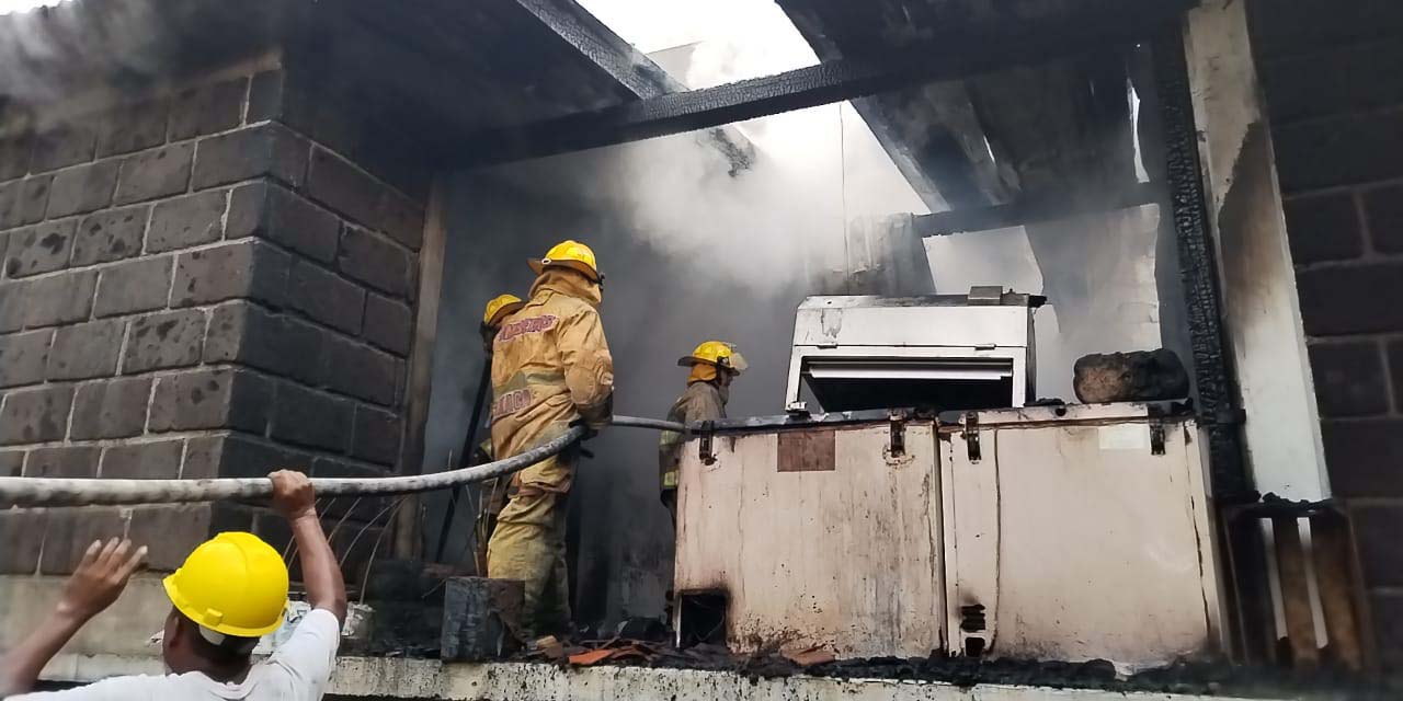 Fuego devora local de hamburguesas en Santa María Colotepec | El Imparcial de Oaxaca