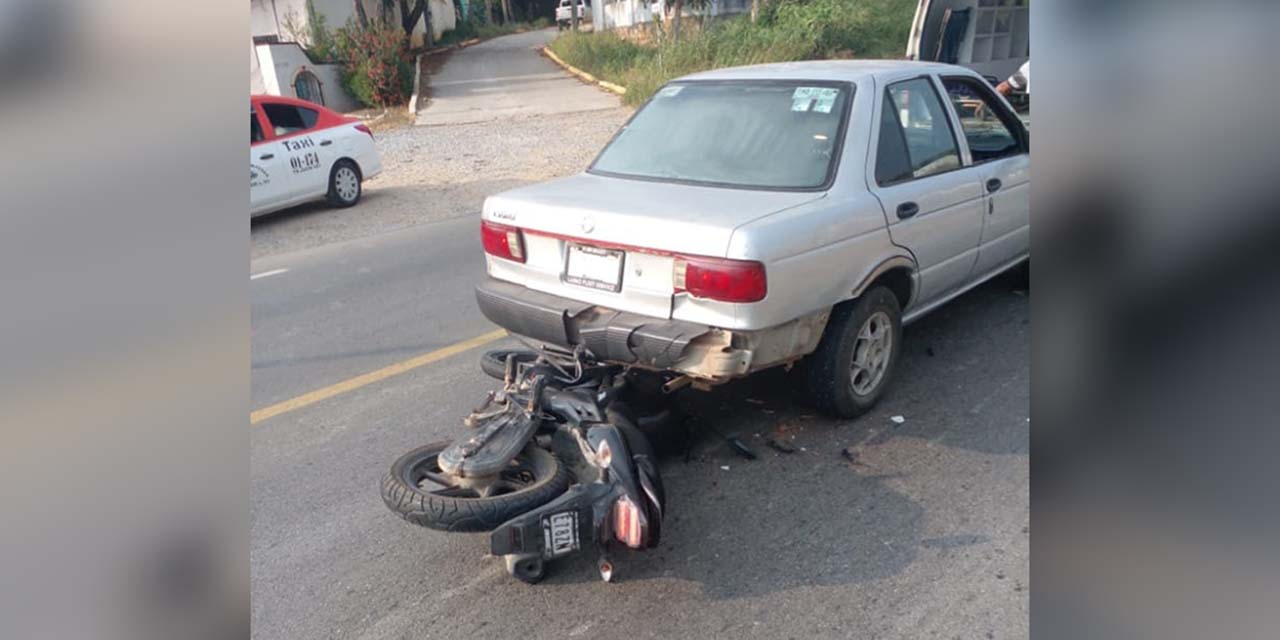 Motociclista se impacta contra Tsuru | El Imparcial de Oaxaca