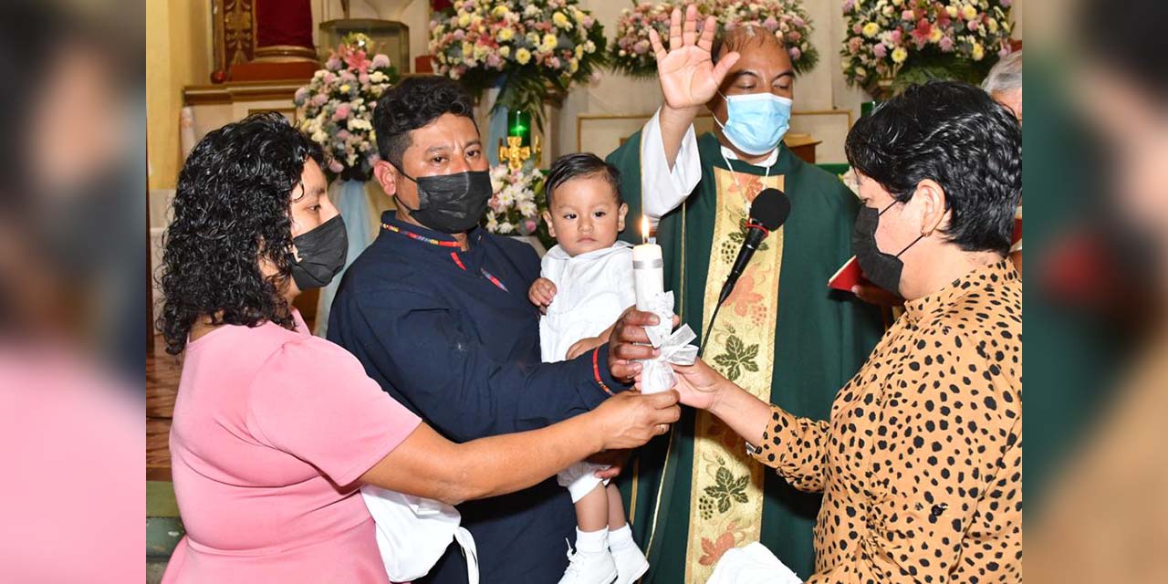Alarii Josafat es bautizado | El Imparcial de Oaxaca