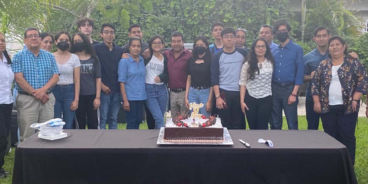 Festejan con alegría a Anahí por sus 17 años | El Imparcial de Oaxaca