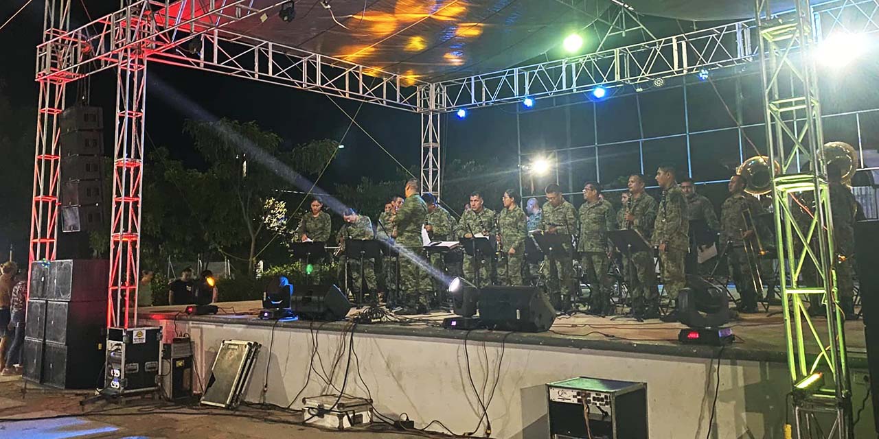 Gozoso concierto brinda la Octava Región Militar | El Imparcial de Oaxaca