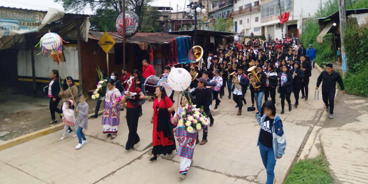 Músicos de Huautla honran a su patrona Santa Cecilia | El Imparcial de Oaxaca