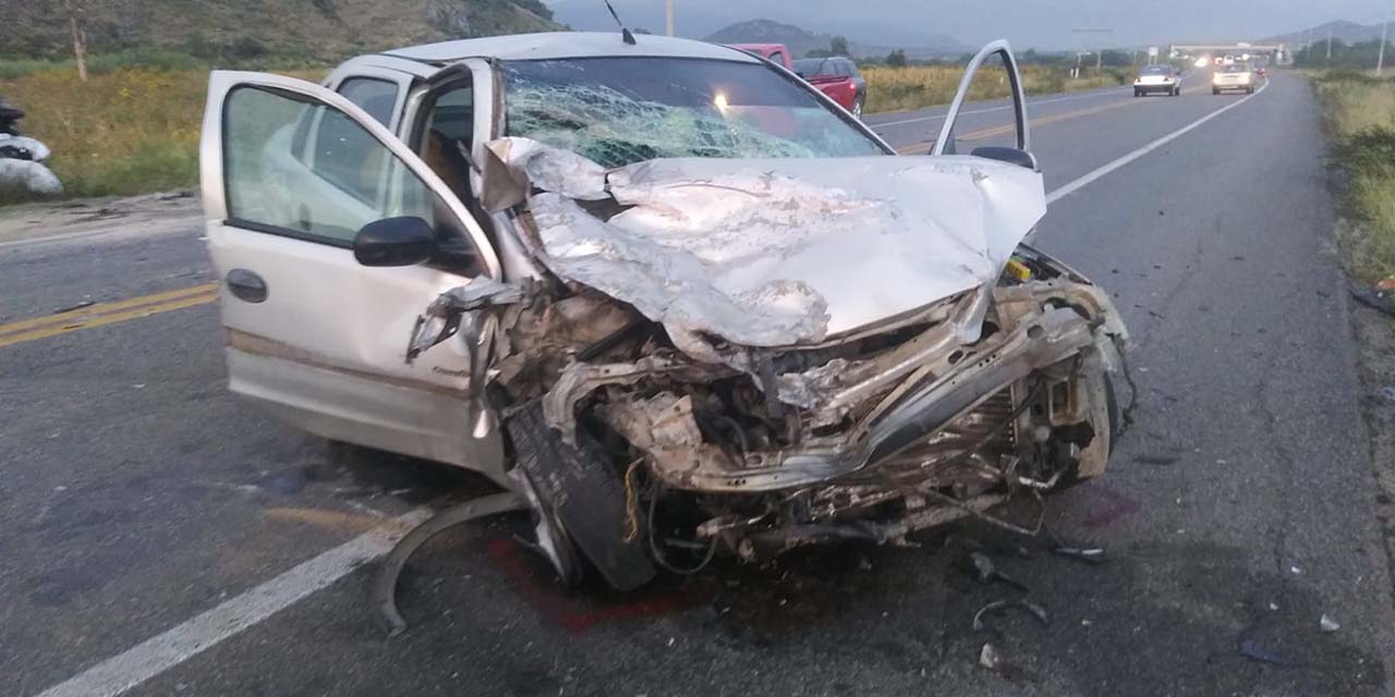 Quedaron prensados tras colisión en Macuilxóchitl