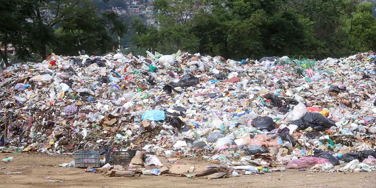 Inundan de basura La Central y los playones | El Imparcial de Oaxaca
