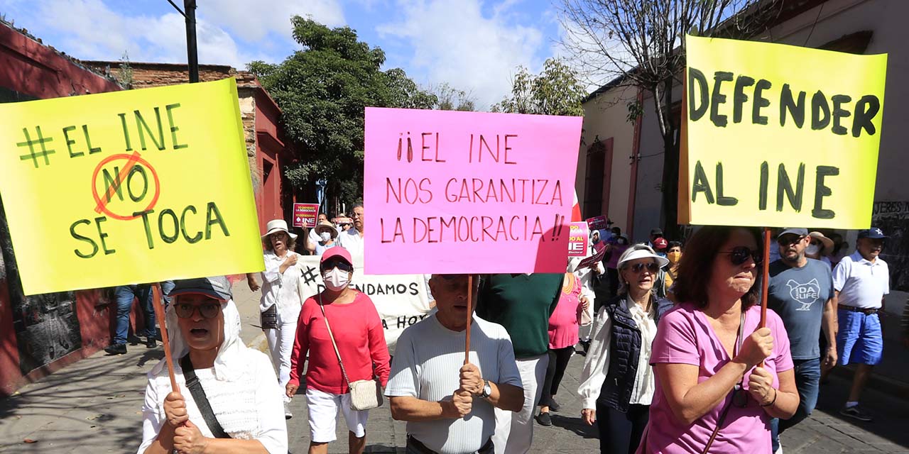 Marchan contra la reforma electoral de López Obrador | El Imparcial de Oaxaca