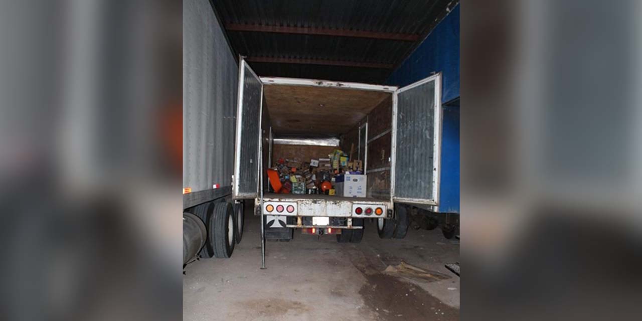 En cateo hallan camión lleno de mercancía robada | El Imparcial de Oaxaca