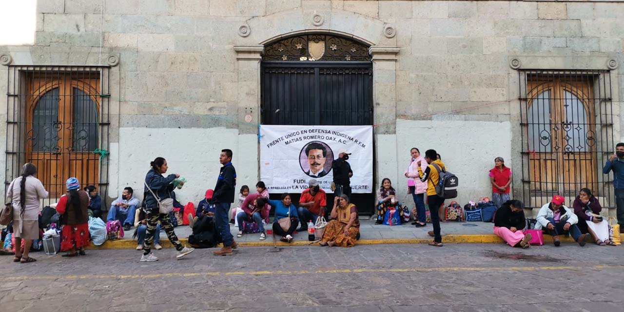 Presionan grupos sociales a la administración estatal saliente | El Imparcial de Oaxaca