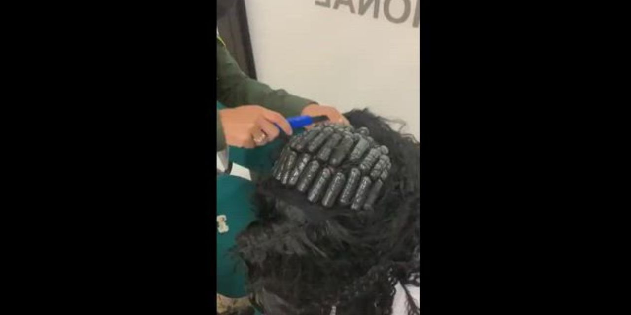 Video: Detienen a dos mujeres que traficaban droga en sus extensiones de cabello | El Imparcial de Oaxaca