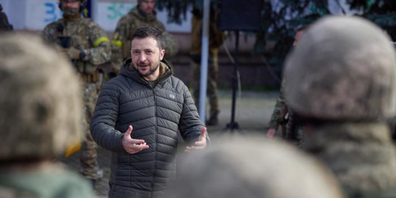 Zelenski dice que Rusia destruyó “infraestructuras cruciales” en Jersón