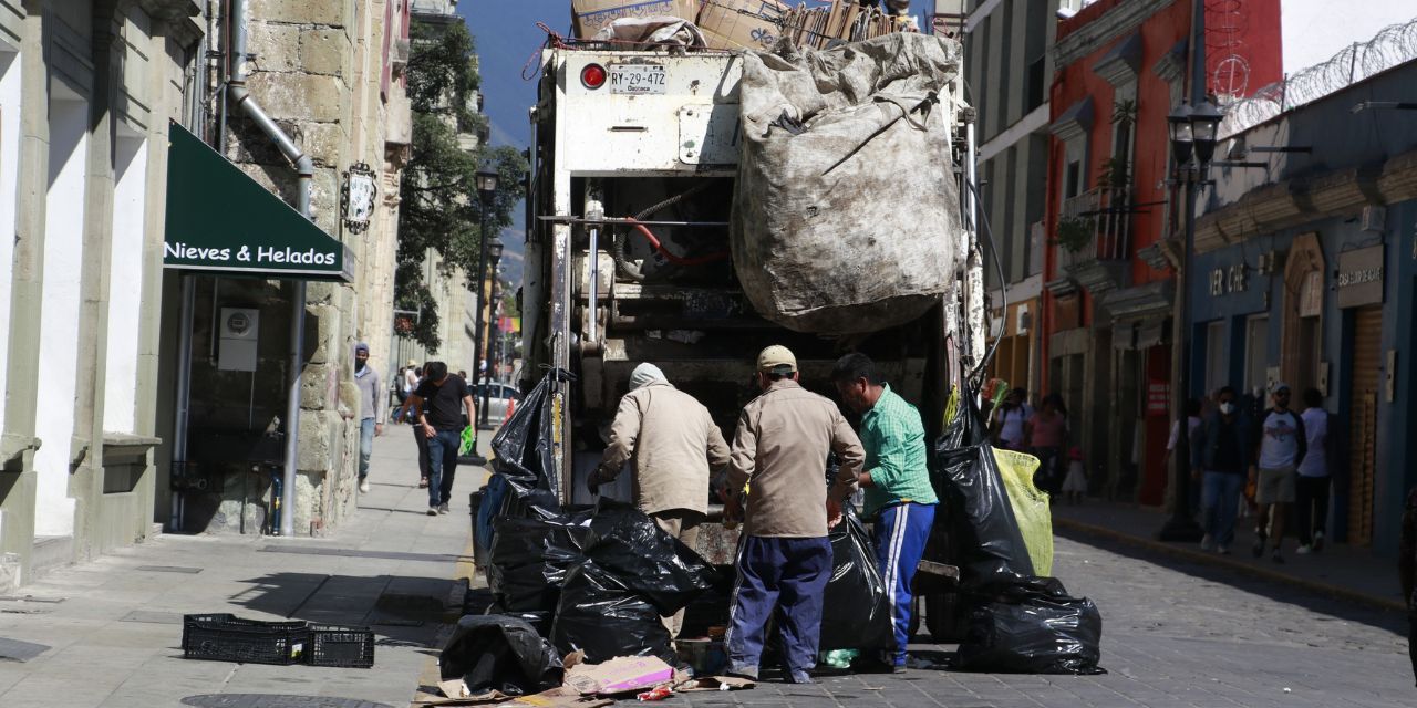 Libera San Pablo Etla recolectores de basura retenidos a la capital | El Imparcial de Oaxaca