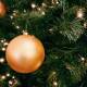 ¡Olvídate de las esferas! Los globos son la tendencia para decorar el árbol de Navidad