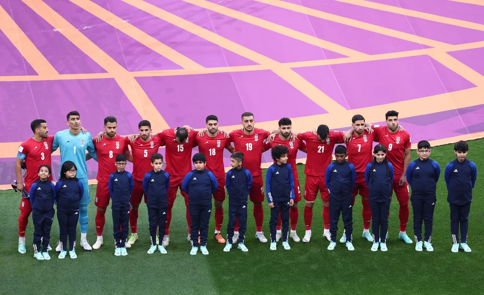 Jugadores de Irán no cantan el himno en el partido contra Inglaterra en respaldo a las protestas contra el régimen | El Imparcial de Oaxaca