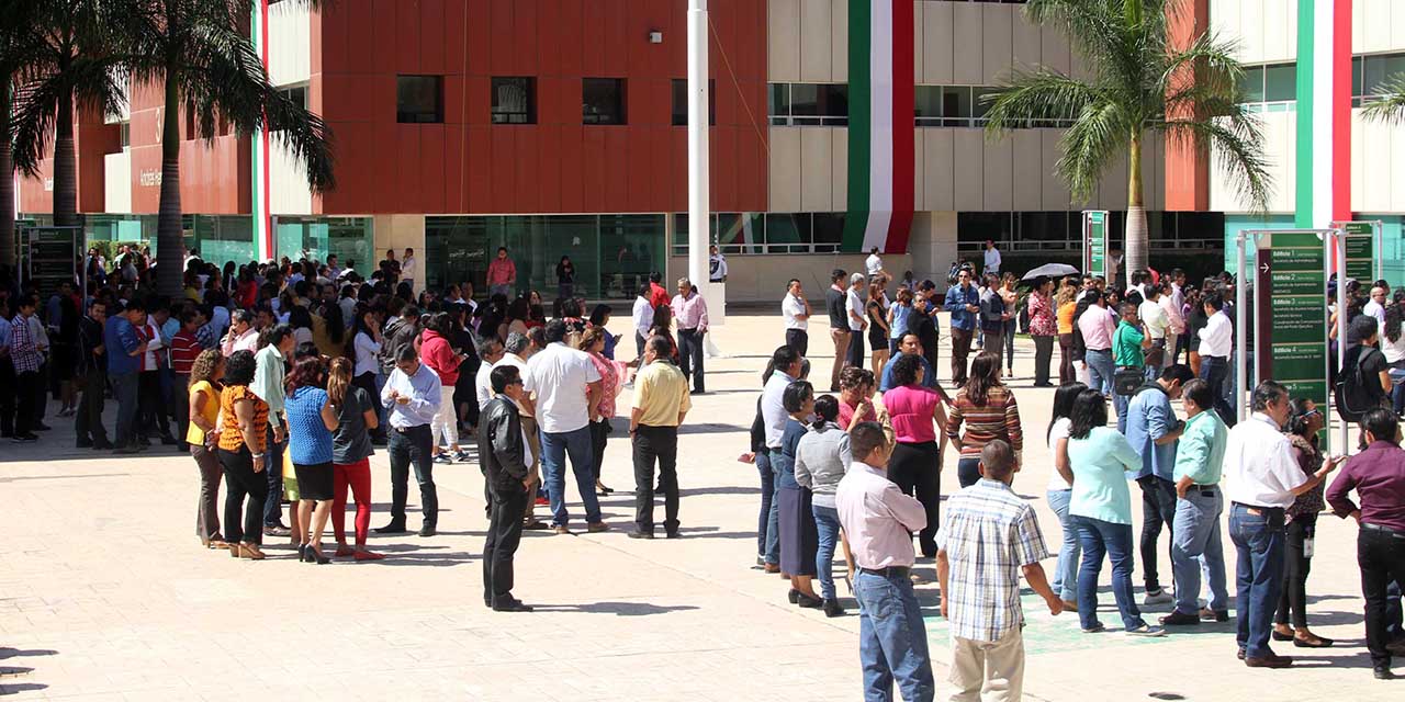 En la tablita, 8 mil burócratas de confianza y contrato | El Imparcial de Oaxaca