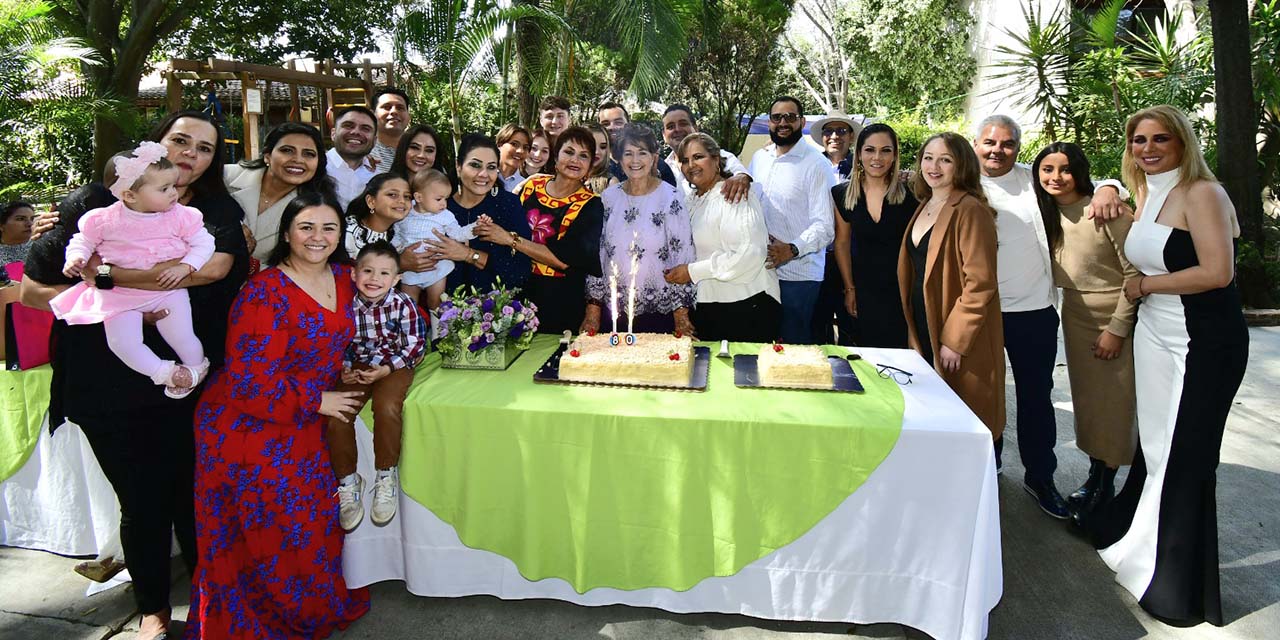 Celebran la vida de María de Lourdes