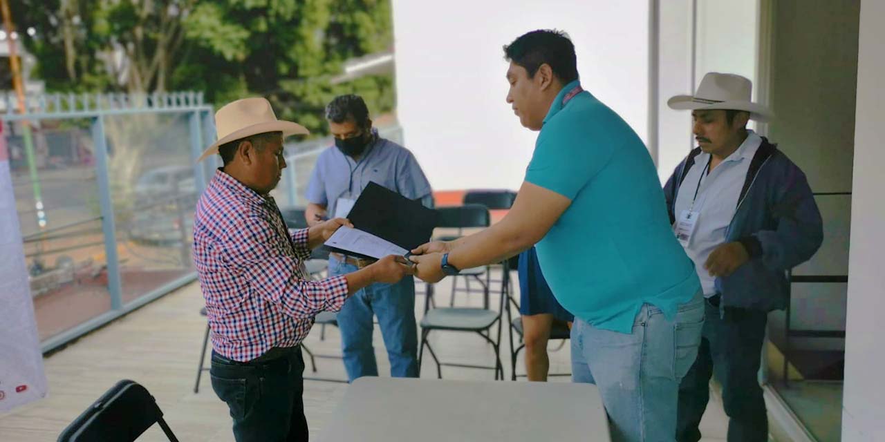 Entregan constancia de validez a edil electo de Santa Ana Cuauhtémoc | El Imparcial de Oaxaca