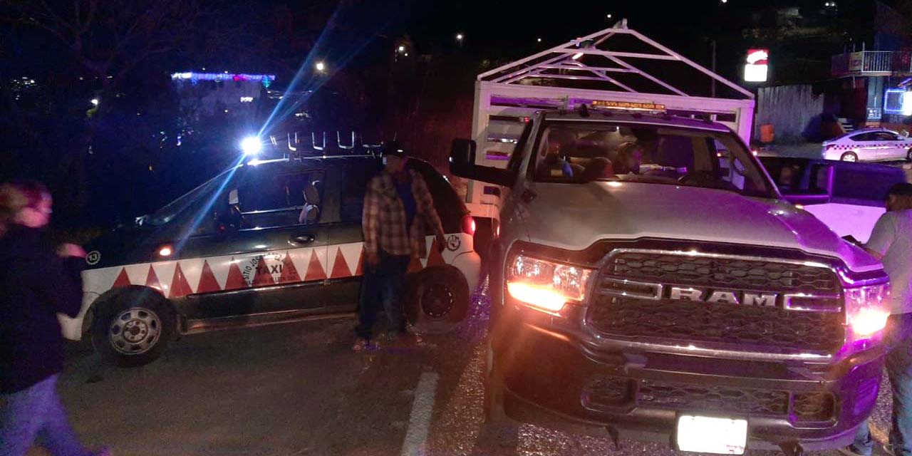 Chocan camioneta y taxi en Huajuapan; solo daños materiales | El Imparcial de Oaxaca